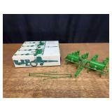 1/16 John Deere 494 Planter NIB Ertl