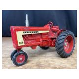1/16 Farmall 806 Ertl