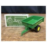 1/16 John Deere L&G Cart NIB Ertl