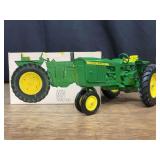 1/16 John Deere 4020 NIB Ertl