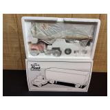1/34 Mack B-61 Interstate Motor Freight Semi NIB 1st Gear