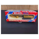 1/48 Caterpillar E300 Excavator NIB Shinsei