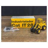 1/50 Caterpillar IT28 Integrated Tool Carrier NIB Conrad