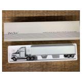 1/53 Freightliner Semi NIB Tonkin