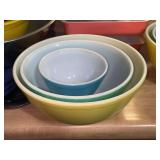 (3) Pyrex Nesting Mixing Bowls