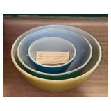 (3) Pyrex Nesting Mixing Bowls