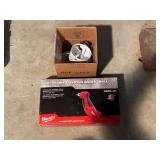 Milwaukee 3/8 Inch Close Quarter Angle Drill and Hole Saw Assortment