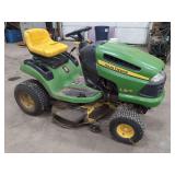 John Deere LA115 100 Series Riding Lawn Tractor