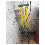 Yellow and Green Manual Hand Winch Material Lift with Casters and Chain