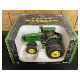 1/16 John Deere 8520 Collector NIB Ertl