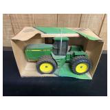 1/16 John Deere 8760 Collector NIB Ertl