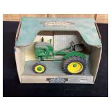 1/16 John Deere LA NIB SC