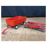 (2) 1/16 IH Barge Wagon + Disk Ertl