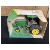 1/16 John Deere 7800 Collector NIB Ertl