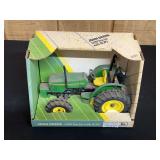 1/16 John Deere 5200 Collector NIB Ertl