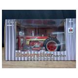 1/16 Farmall 460 Restoration NIB Ertl