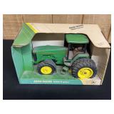 1/16 John Deere 8400 Collector NIB Ertl