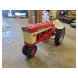 1/8 Farmall 560 Gas