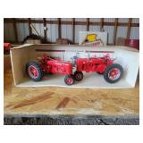 1/16 Farmall Super H and Super M 1999-2000 Farm Progress Show Edition Box Set