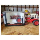 1/16 Farmall 450 and International Harvester 1586
