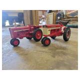 1/16 Farmall 560 and 656