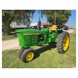 John Deere 2520