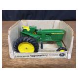 1/16 John Deere 4020 NIB Ertl