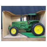 1/16 John Deere 4850 NIB Ertl