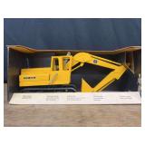 1/16 John Deere Excavator NIB Ertl