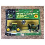 1/64 John Deere 7520 + Disk Set NIB Ertl