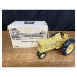 1/16 Cockshutt 570 1987 NFTM NIB Ertl