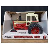 1/16 IH 1456 Gold Demonstrator NIB Ertl