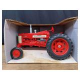 1/16 Farmall 350 NIB ERtl