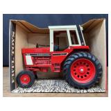 1/16 IH 1086 NIB Ertl