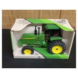 1/16 John Deere 4955 NIB Ertl