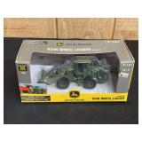 1/50 John Deere 624K Military Wheel Loader NIB Ertl