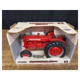 1/16 IH 650 NIB Ertl