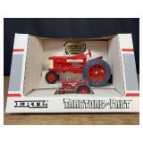 1/16 Farmall 350 Set NIB Ertl