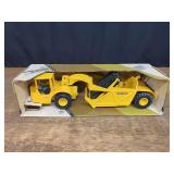 1/16 John Deere Scraper NIB Ertl