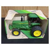 1/16 John Deere 4850 NIB Ertl