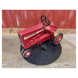IH 856 Pedal Ertl