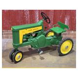 John Deere 130 Pedal Eska