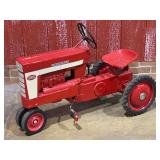 Farmall 560 Pedal Eska
