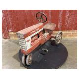 Farmall 560 Pedal Eska
