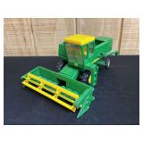 1/24 John Deere 6600 Combine Ertl