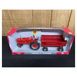 1/16 Farmall H + Wagon Set NIB Ertl