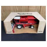 1/24 White 9700 Combine NIB SM