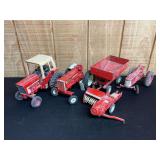 (5) 1/16 IH Tractors + Implements Ertl