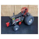 1/16 IH 1586 Farmall-Land USA Pulling Tractor Custom