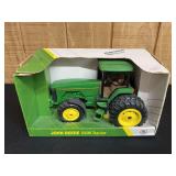 1/16 John Deere 8400 Collector NIB Ertl
